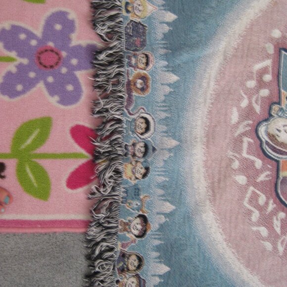 Share Disney World Park It's a Small World Woven Tapestry Lap Blanket 50x33" - Picture 3 of 12